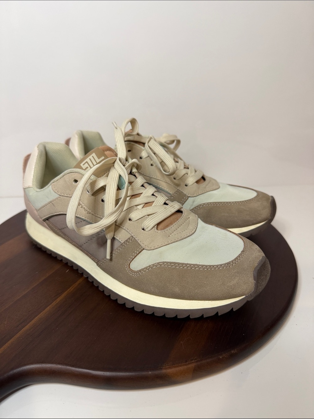Steve Madden “Kinkade” Pastel Sneakers – Size 9 – Neutral Beige / Mint Accents
